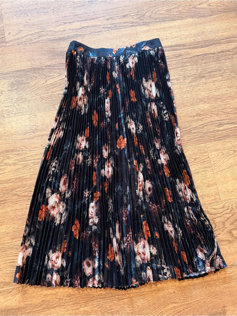 Vici Black Pleated Midi Skirt with Rust and Blush Floral Print